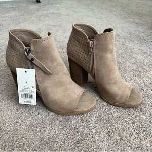 Universal Threads Open Toed Booties